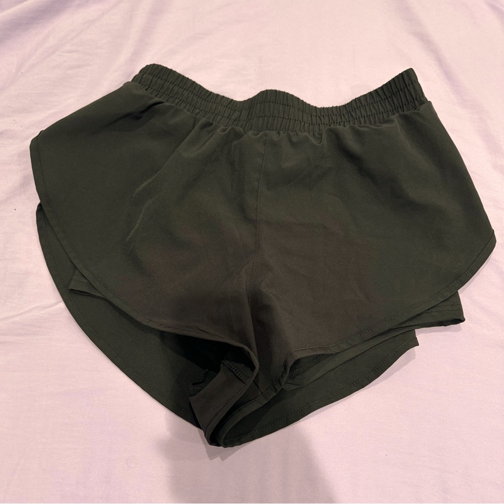 Black activewear, comfy, brand new without tag shorts , size is S